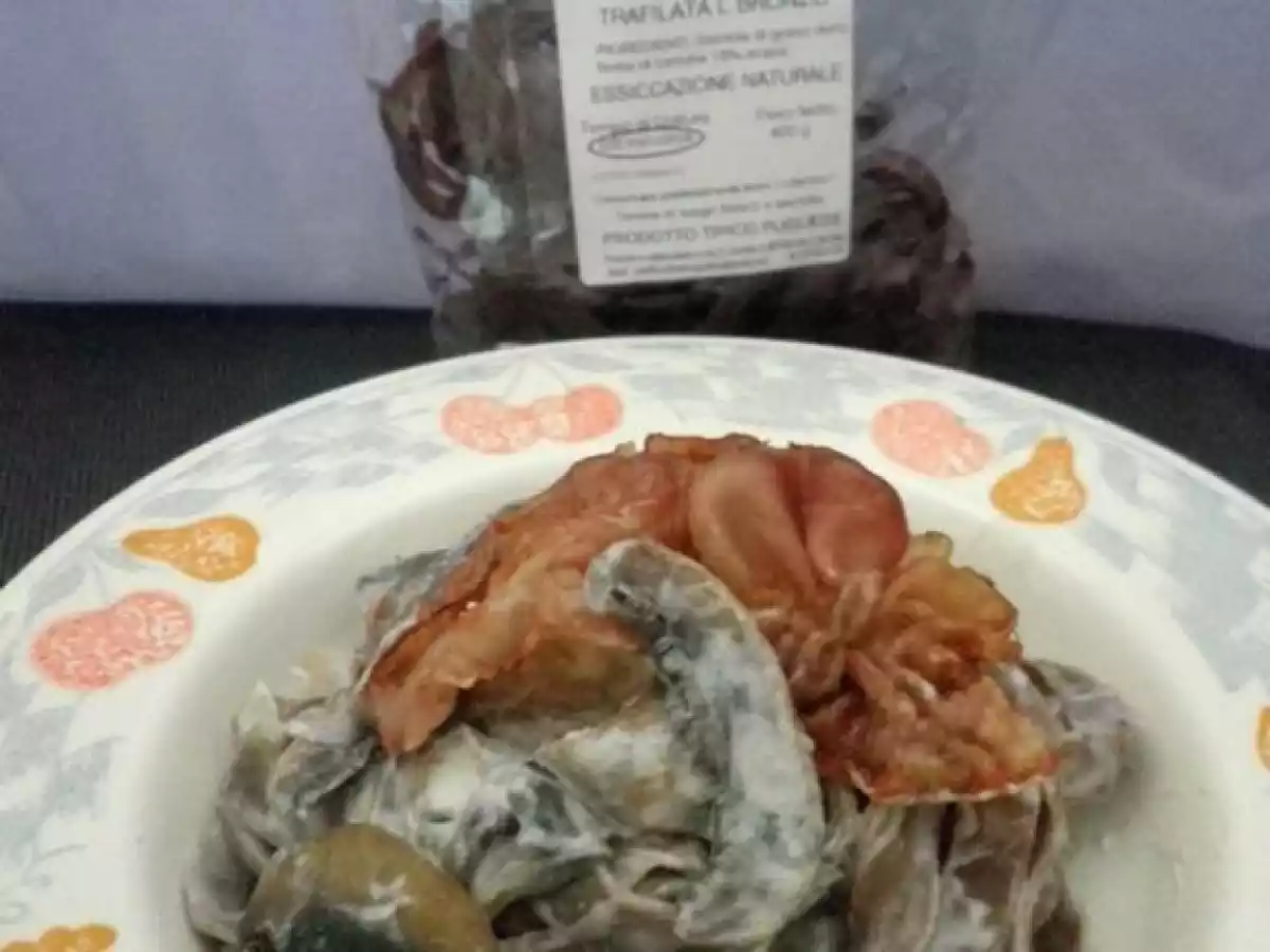 Tagliatelle alla carruba con funghi panna e speck croccante - foto 6