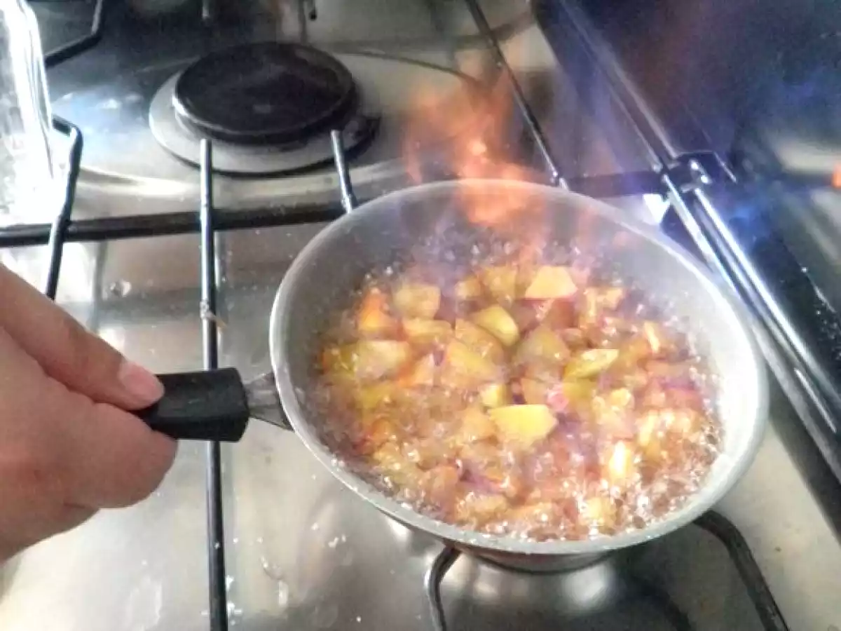 Tiramisu allo yogurt con pesche noci caramellate alla cannella - foto 4