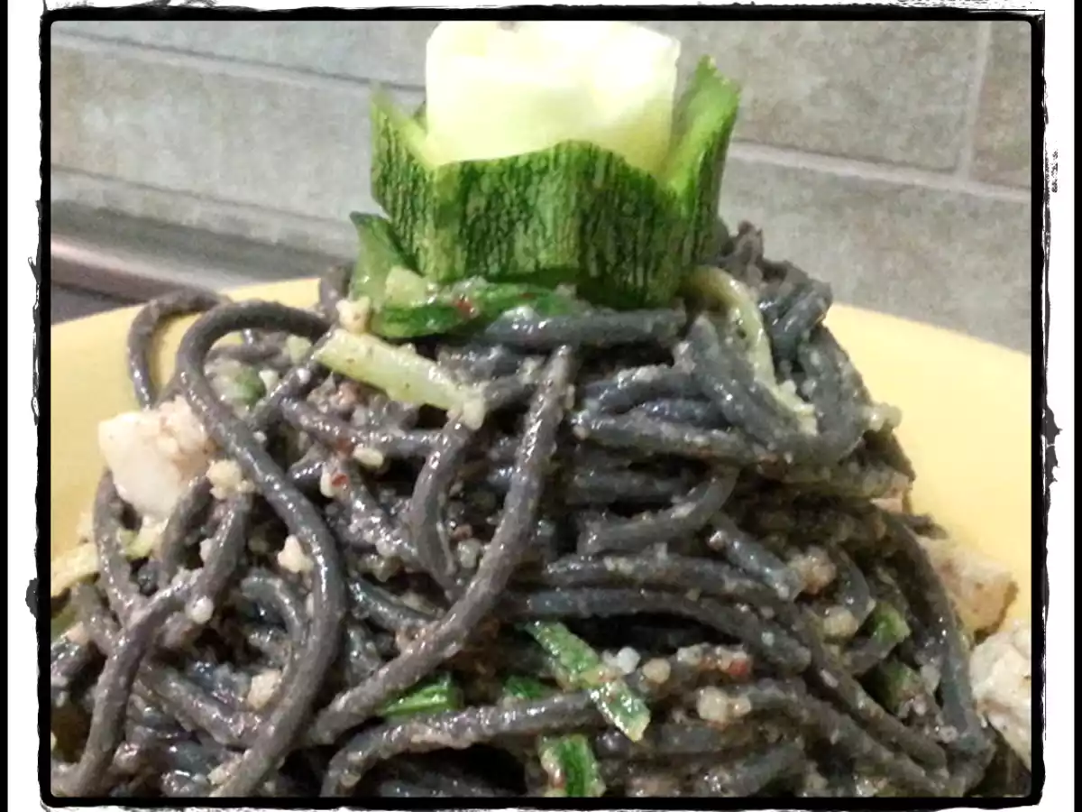 Tonnarelli al nero con pesce spada, zucchine e pesto di mandorle - foto 6