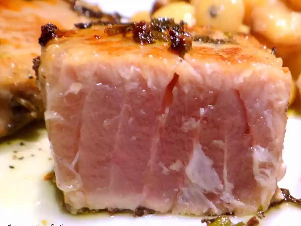 TONNO ALLA SALVIA E MIELE CON CICERCHIE