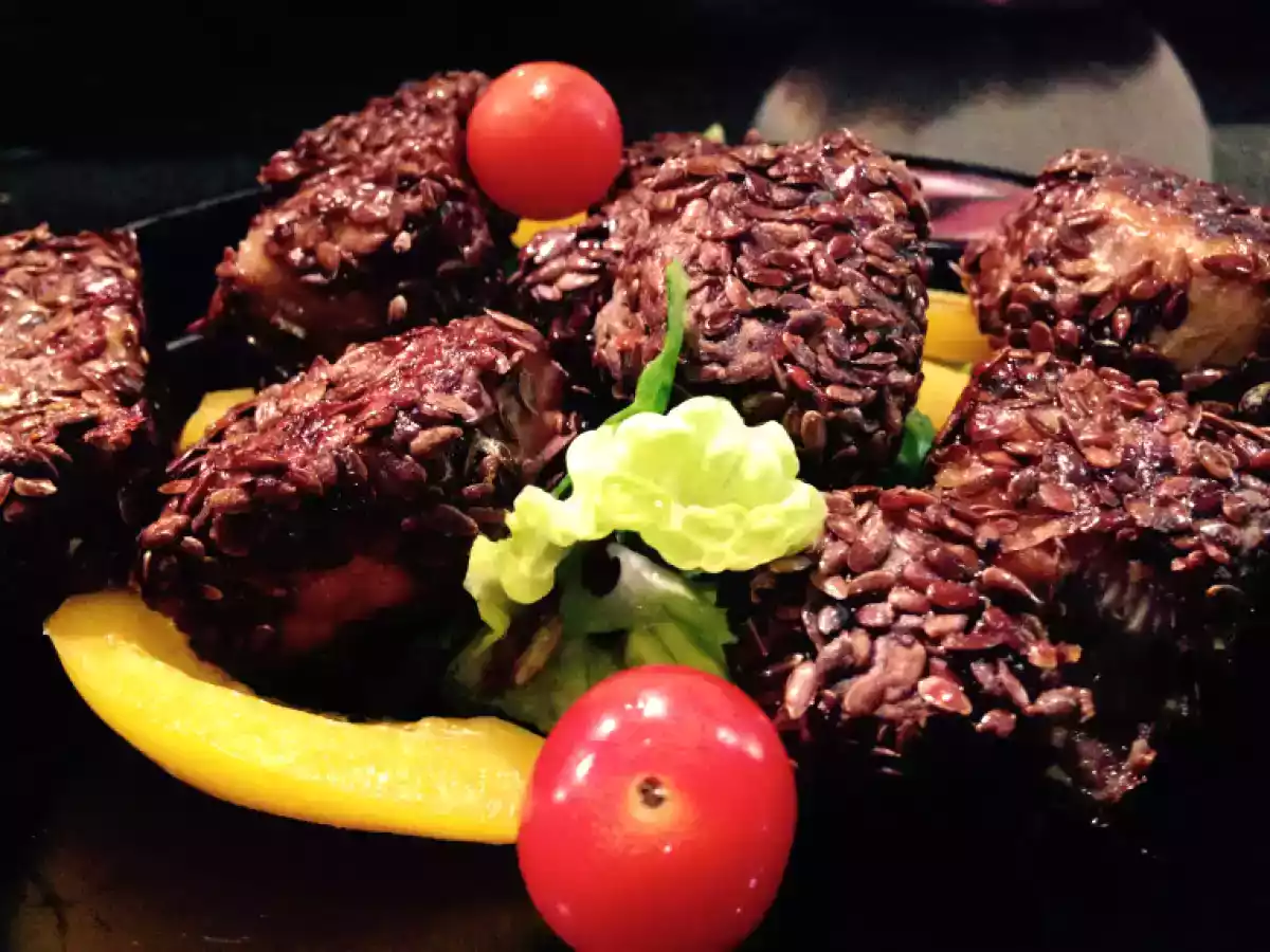 Tonno fresco panato con salsa di soia e semi di lino