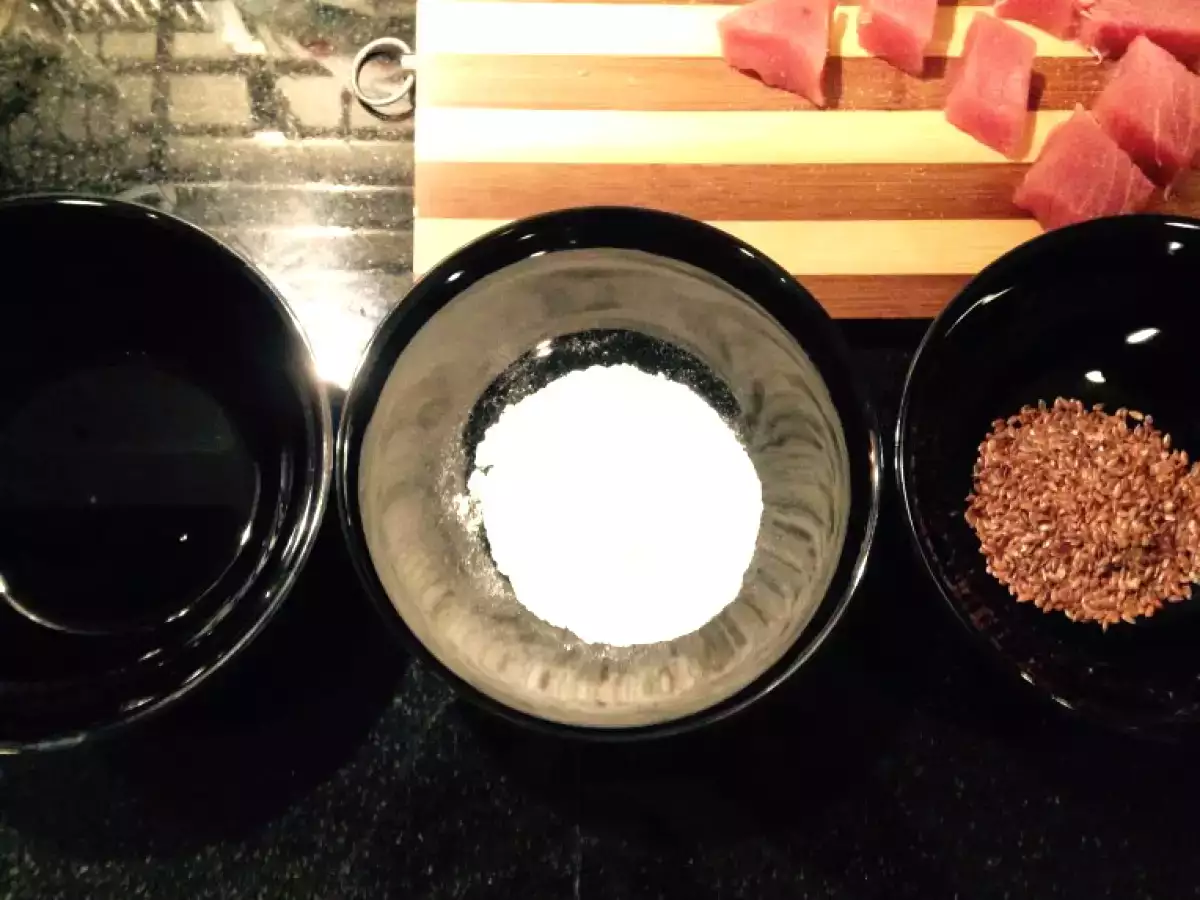 Tonno fresco panato con salsa di soia e semi di lino - foto 2