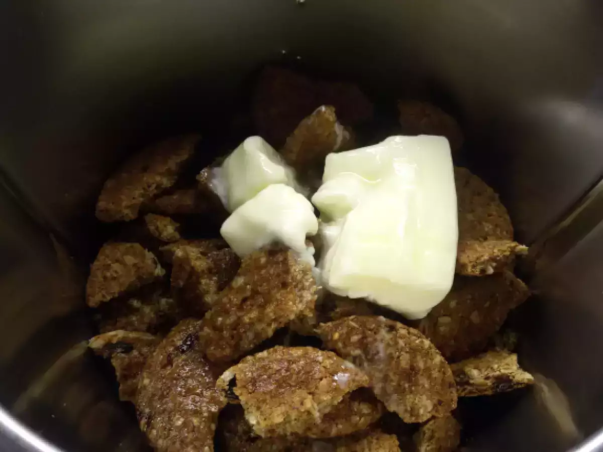 Torta con mousse di cioccolato fondente e pere - foto 2