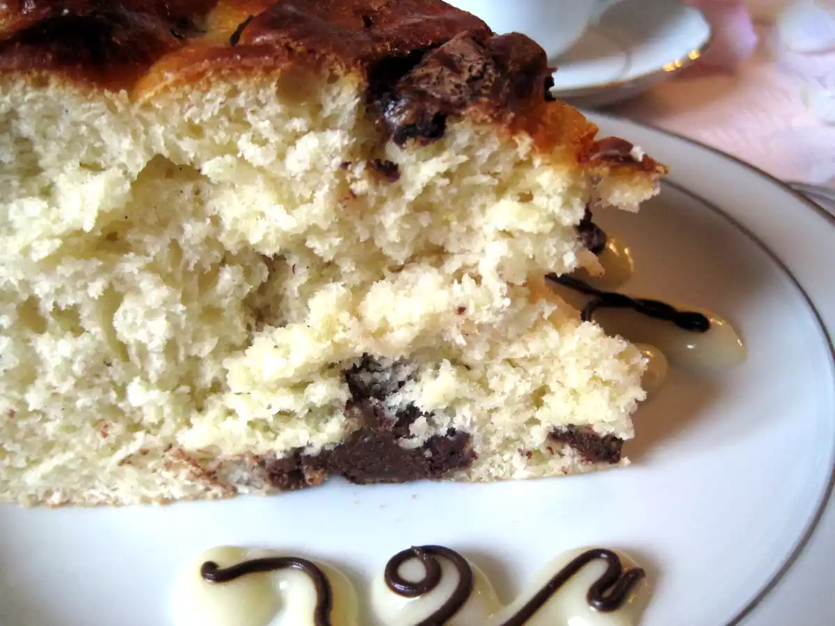 Torta di rose con crema pasticcera e gocce di cioccolato - foto 6