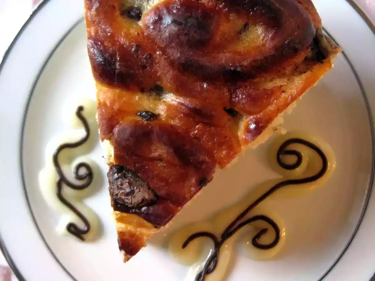 Torta di rose con crema pasticcera e gocce di cioccolato - foto 10