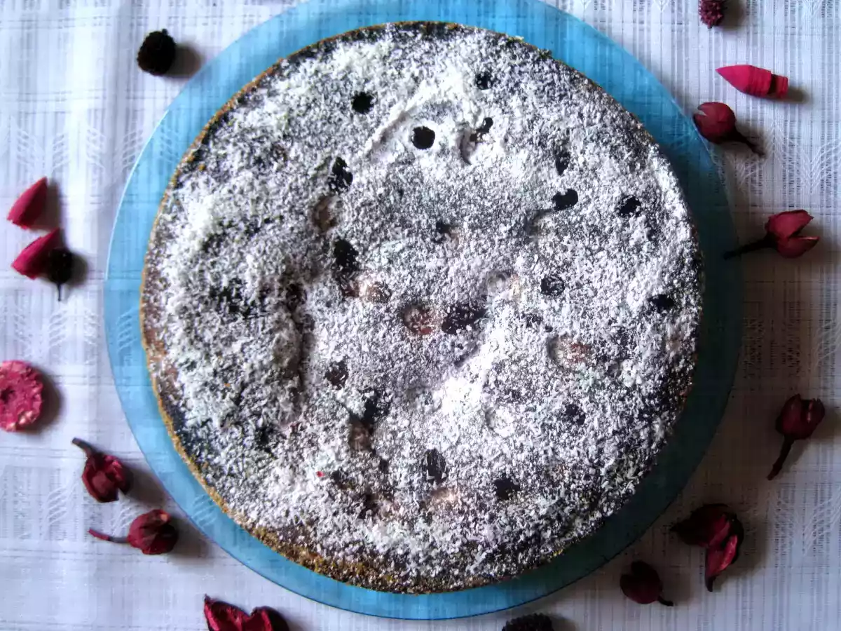 Torta morbida alle amarene sciroppate con cocco grattugiato
