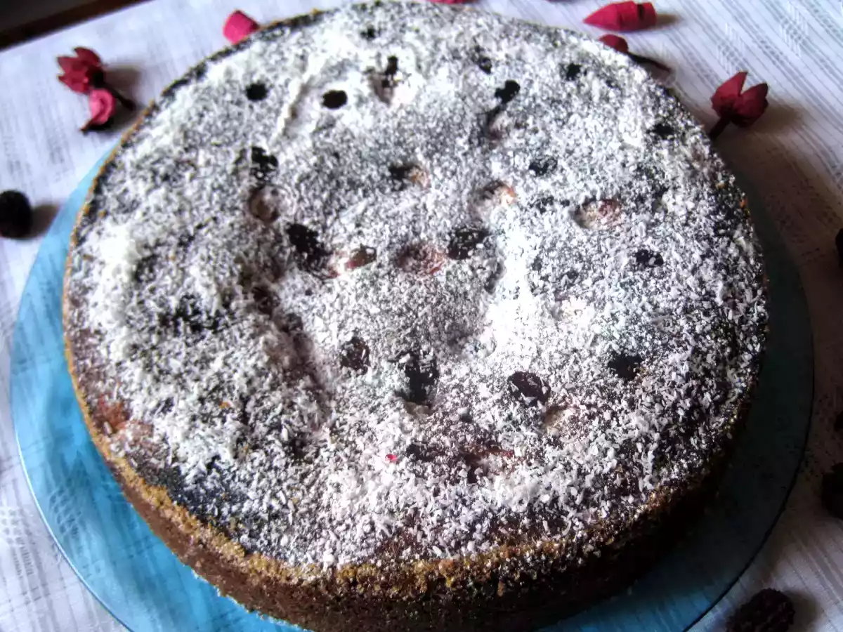 Torta morbida alle amarene sciroppate con cocco grattugiato - foto 3