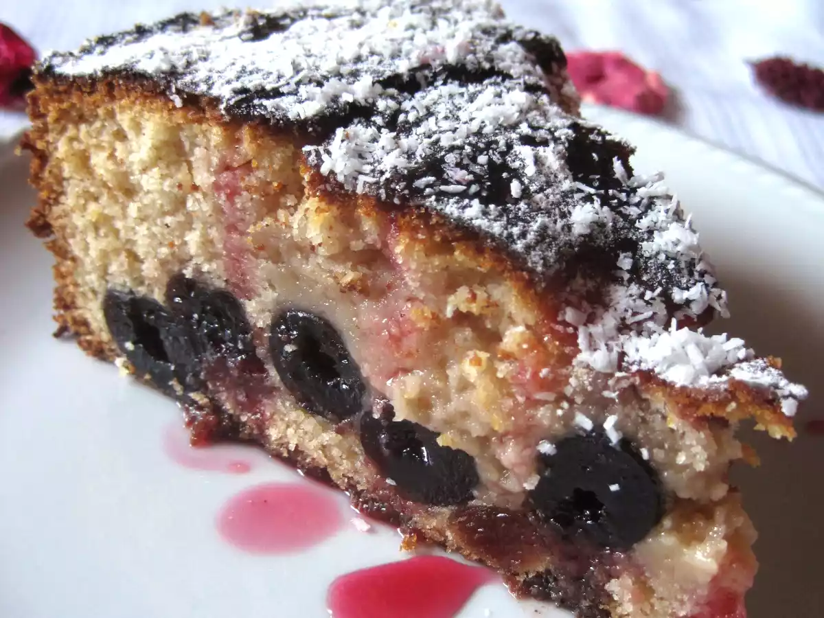 Torta morbida alle amarene sciroppate con cocco grattugiato - foto 5