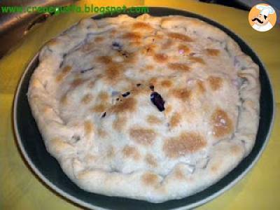 Torta rustica con stracchino e cavolo rosso