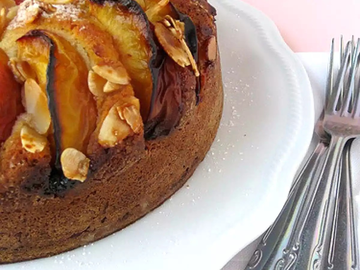 Torta soffice con pesche e mandorle - foto 2
