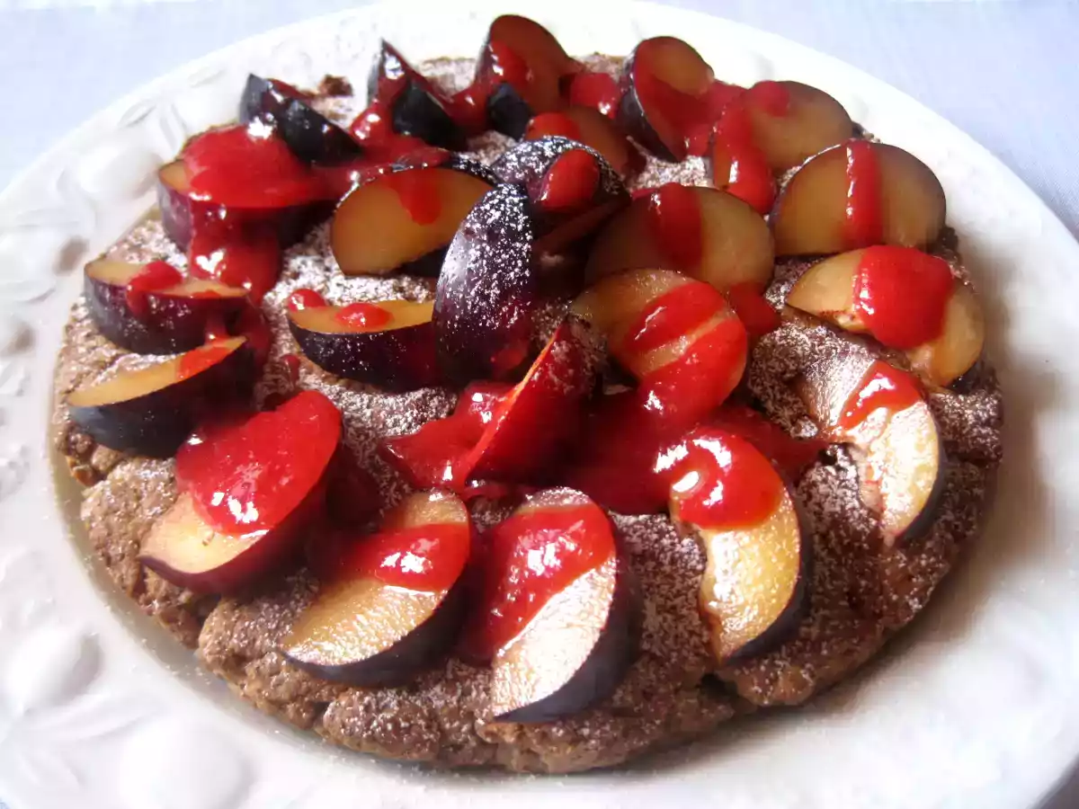 Torta Vegan di susine e fragole