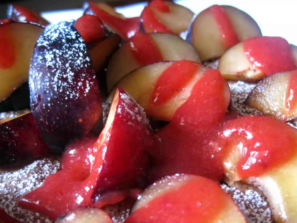 Torta Vegan di susine e fragole - foto 3