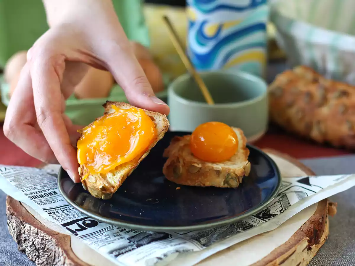 Tuorli d'uovo confit in friggitrice ad aria: perfetti da spalmare! - foto 2