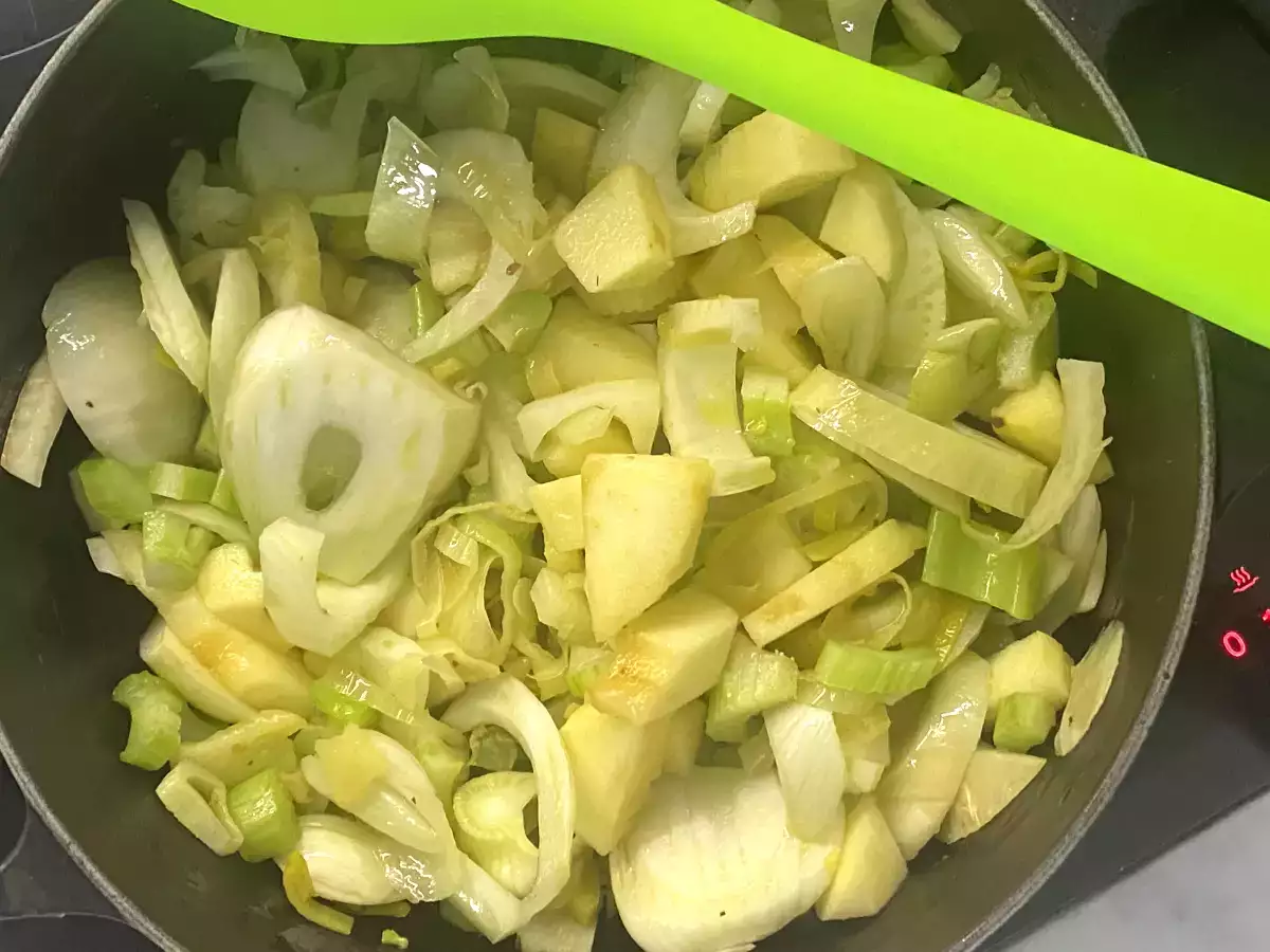 Vellutata di finocchi con mela e sesamo nero - foto 2