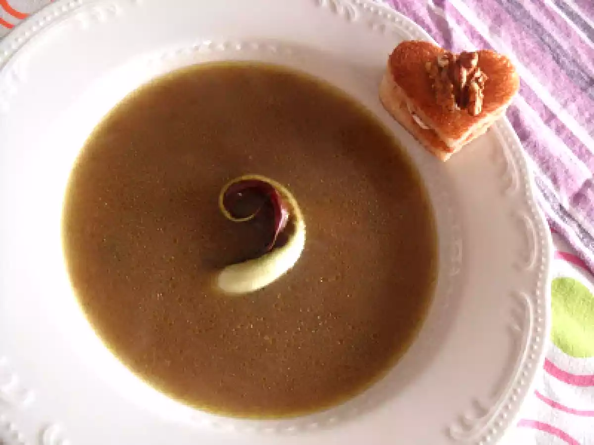 Vellutata di Radicchio Tardivo con crostini gorgonzola e Noci