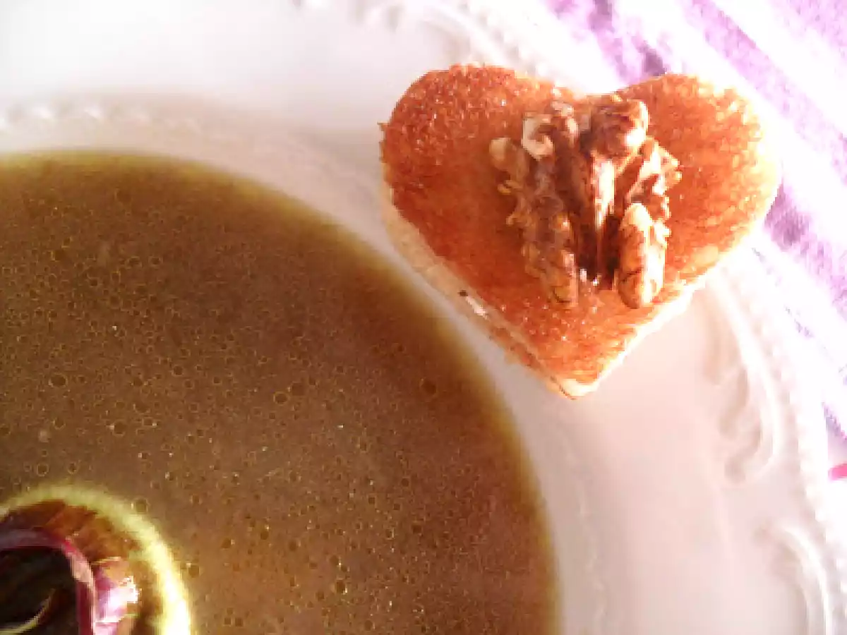 Vellutata di Radicchio Tardivo con crostini gorgonzola e Noci - foto 2