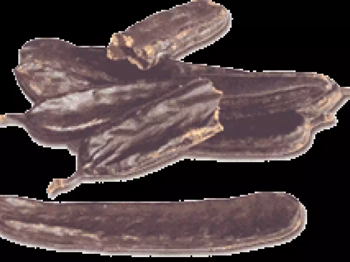 Vino cotto e caramelle di carruba