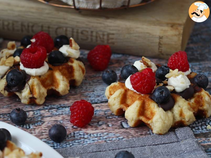 Waffle con frutta, cioccolato e crema al mascarpone - foto 3