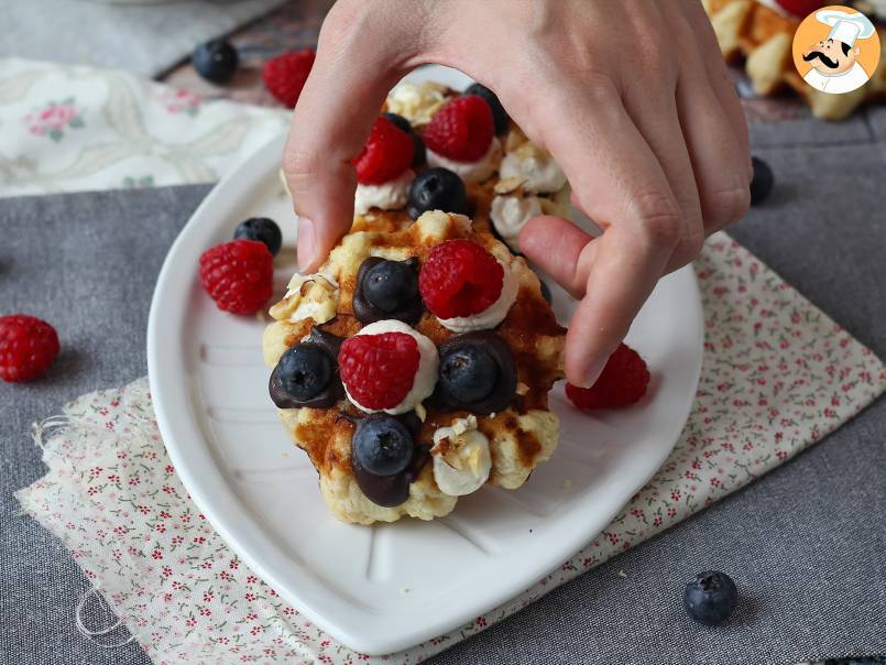 Waffle con frutta, cioccolato e crema al mascarpone - foto 4