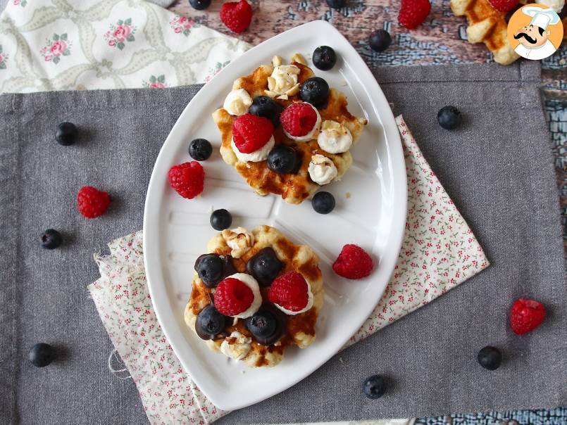 Waffle con frutta, cioccolato e crema al mascarpone - foto 5