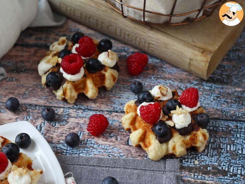 Waffle con frutta, cioccolato e crema al mascarpone - foto 6