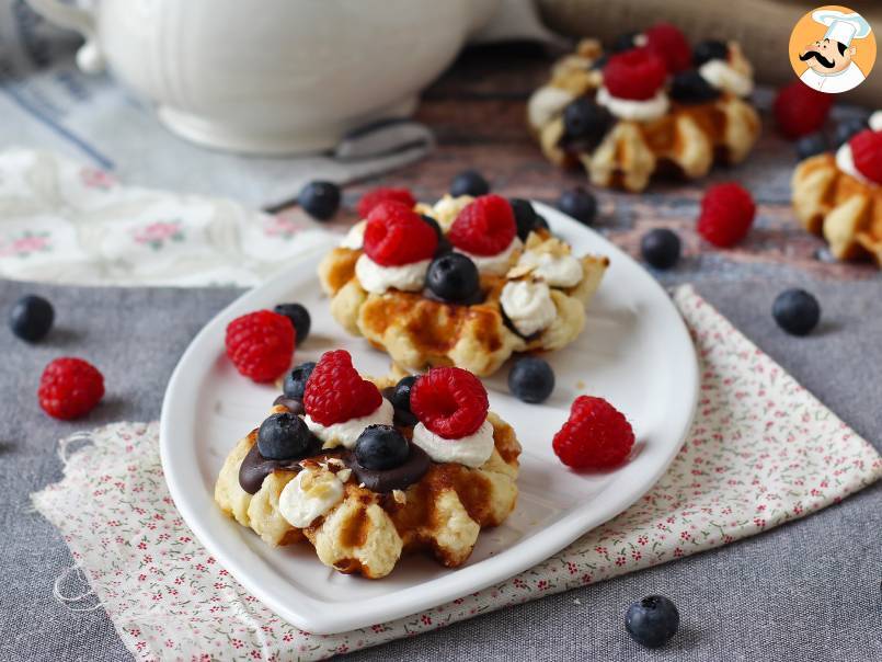 Waffle con frutta, cioccolato e crema al mascarpone - foto 7