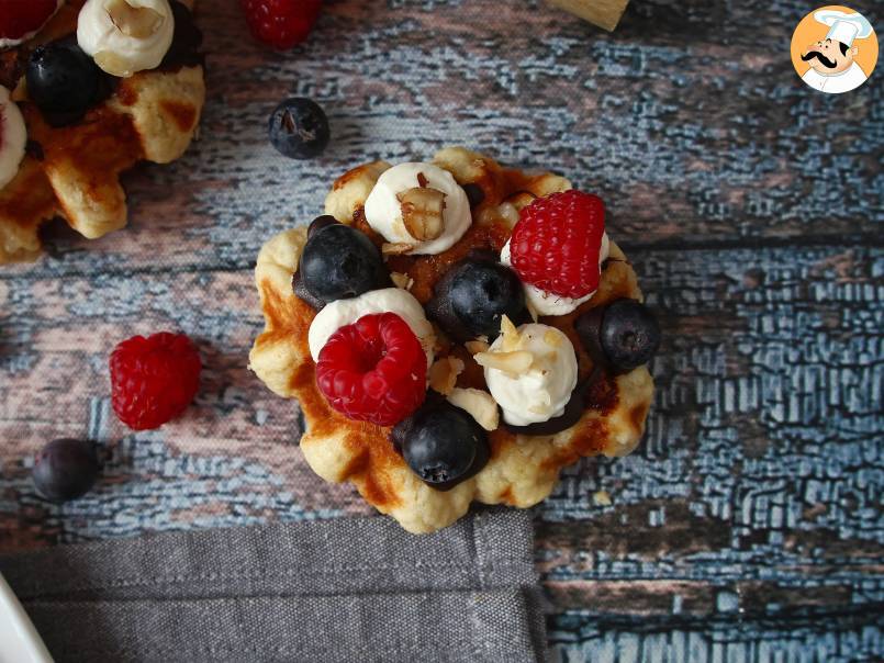 Waffle con frutta, cioccolato e crema al mascarpone - foto 8