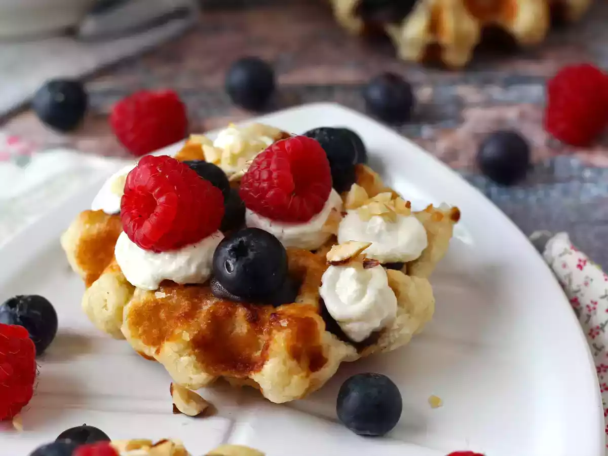Waffle con frutta, cioccolato e crema al mascarpone - foto 9