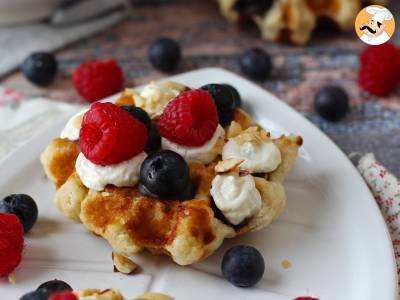 Waffle con frutta, cioccolato e crema al mascarpone - foto 9