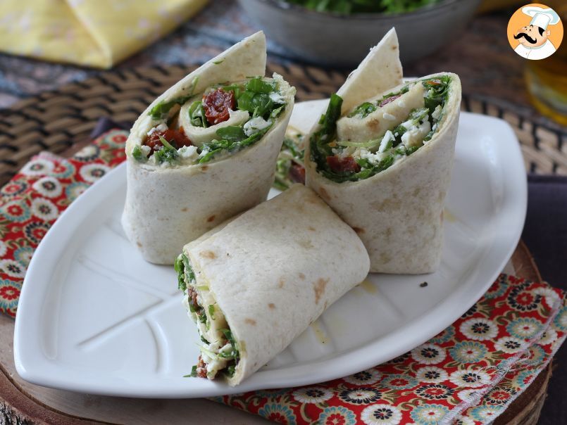 Wrap vegetariano con hummus, rucola, peperoni e feta - foto 3