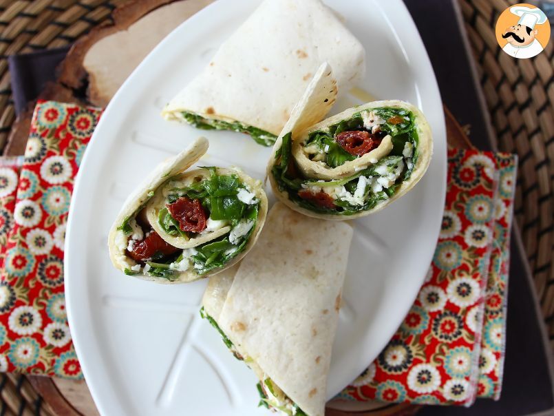 Wrap vegetariano con hummus, rucola, peperoni e feta - foto 4